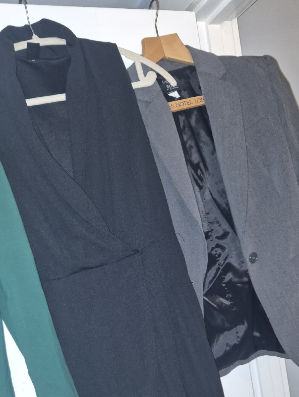 Professional clothes - Picture 3 of 3